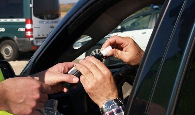 Bărbat beat criță, prins la volan fără permis