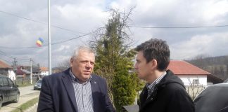 Război politic la Bustuchin. „Ia banii degeaba” vs. „Nu mă lasă să-mi fac treaba