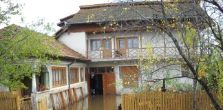 Bani de la Guvern pentru refacerea infrastructurii afectate de calamităţi