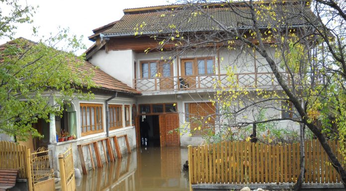 Bani de la Guvern pentru refacerea infrastructurii afectate de calamităţi