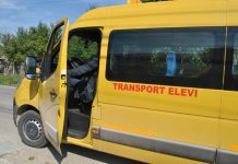 Microbuz școlar implicat în accident, pe DN 66