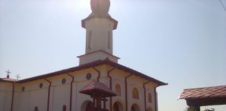 Slujire Arhierească la un veac de la sfinţirea Bisericii din Parohia Teleşti-Moşneni, Gorj – ,,Pacea este cea mai bună virtute şi cel mai bun lucru pe care trebuie să-l avem în viaţa noastră”!