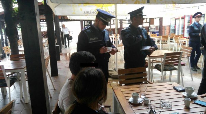 Zeci de elevi, prinși în timp ce chiuleau de la ore