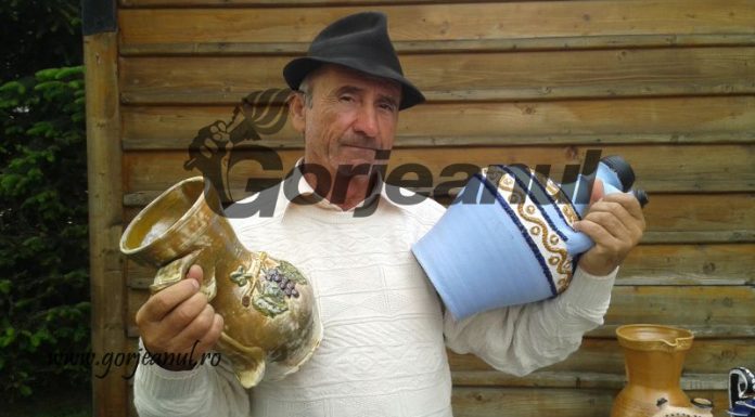 Meșter olar din Gorj, la târgul ,,Frumos. Ceramic. Folositor” de la Sibiu