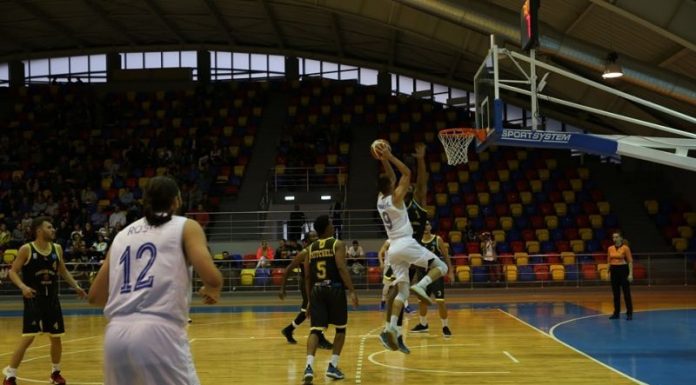 Roşu renunţă, momentan, la rolul de jucător