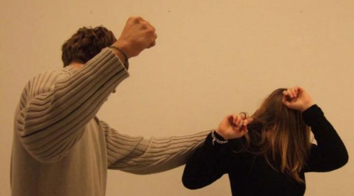 Tânără din Târgu-Cărbunești, bătută de iubit în propria casă