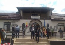 Căminul Cultural Budieni, inaugurat cu muzică și voie bună! Premii pentru tinerii care au împlinit 18 ani, dar și pentru cuplurile longevive din Scoarța