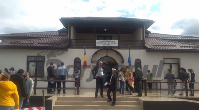Căminul Cultural Budieni, inaugurat cu muzică și voie bună! Premii pentru tinerii care au împlinit 18 ani, dar și pentru cuplurile longevive din Scoarța