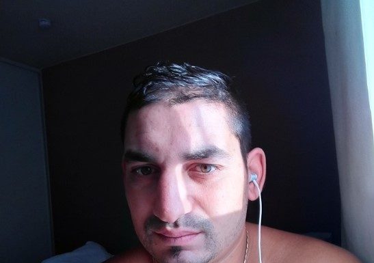 FOTO: Arestat, după ce i-a dat un picior în față unui bărbat în cârje!