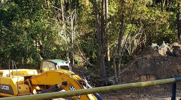 VIDEO: GRUP PRIMACONS lucrează cu doar patru angajați la noul pod peste râul Sohodol! Investiția de 1,4 milioane de lei, finanțată prin PNDL