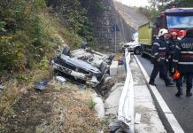Accident cu trei răniţi pe Defileul Jiului, după ce trei maşini s-au ciocnit