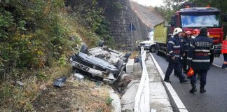 Accident cu trei răniţi pe Defileul Jiului, după ce trei maşini s-au ciocnit