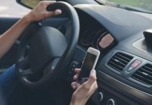 Începând de mâine – Şoferii care transmit live sau filmează la volan, sancţionaţi mai dur