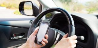 Cinci șoferi, amendați în Gorj pentru că foloseau telefonul mobil la volan