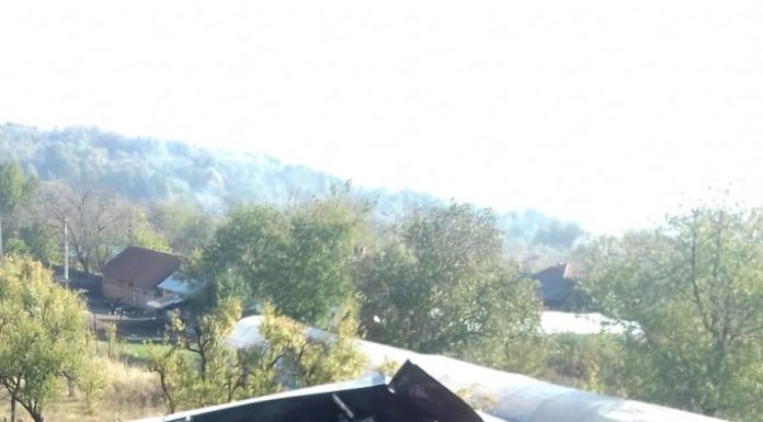 Incendiu izbucnit la acoperișul Căminului Cultural din Polovragi