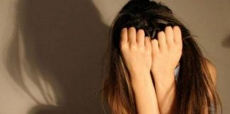 Tatăl unei adolescente din Rovinari, la Poliție după mesajul postat de fata de 15 ani pe Facebook