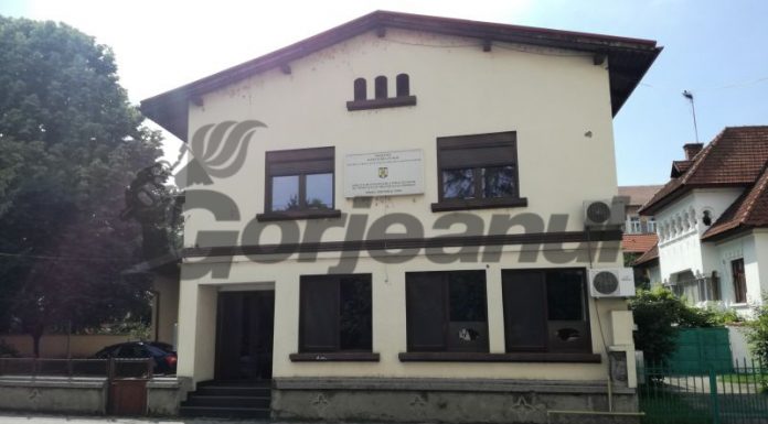 Bărbat din Bâlteni, reținut pentru pornografie infantilă