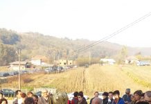 Foto: Mitropolitul și 250 de credincioși, la sfințirea noii biserici din Plopu!