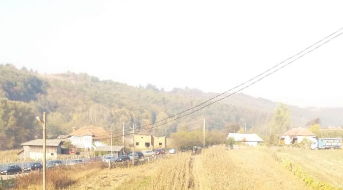 Foto: Mitropolitul și 250 de credincioși, la sfințirea noii biserici din Plopu!