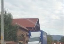 VIDEO: Primarul de Stănești recidivează! Alți doi salariați ai primăriei, prinși muncind pentru edilul local