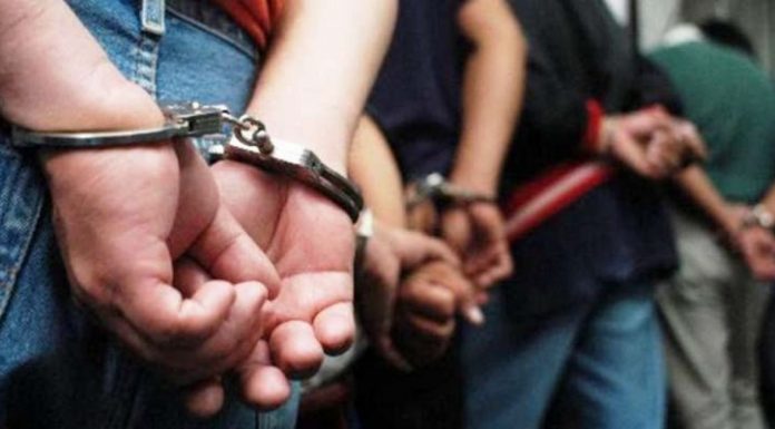 Încă doi tineri reținuți pentru lipsire de libertate și tâlhărie calificată