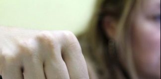 Bătaie între două tinere, într-un club din Țicleni