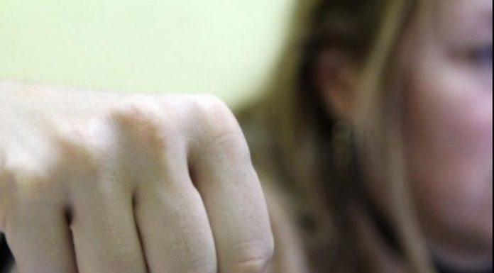 Femeie bătută în plină stradă, la Târgu Jiu