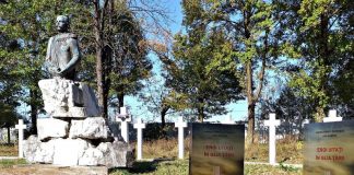 Carte în memoria eroilor din Cimitirul de Onoare de la Târgu-Jiu