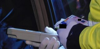 Tânăr beat și fără permis, prins la volanul mașinii unui vecin! Amândoi s-au ales cu dosar penal