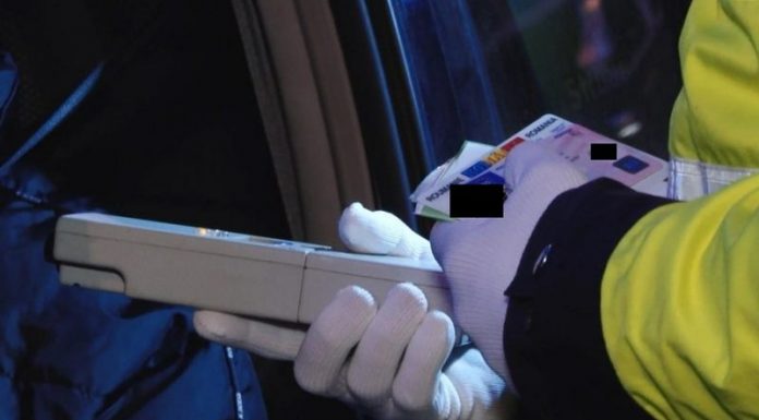 Prins la volan beat și fără permis auto