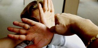 Femeie agresată de soț! Fiica celor doi a anunțat Poliția