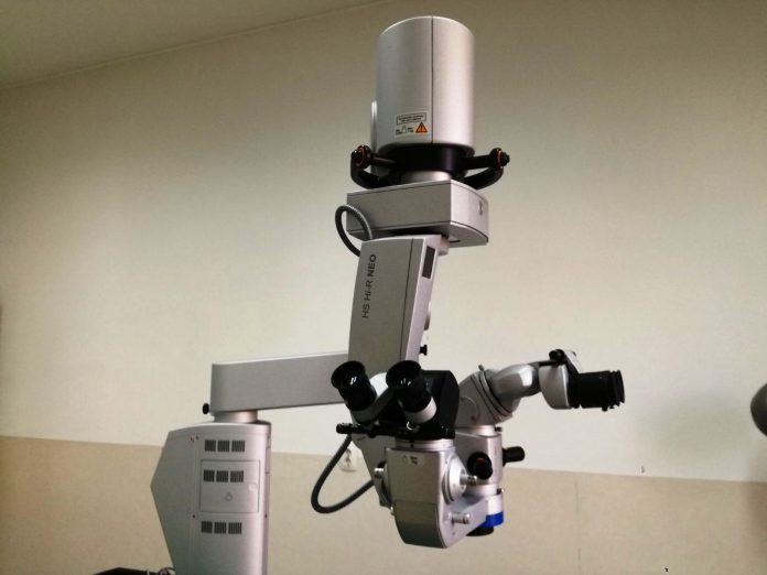microscop-operator-oftalmologie-2