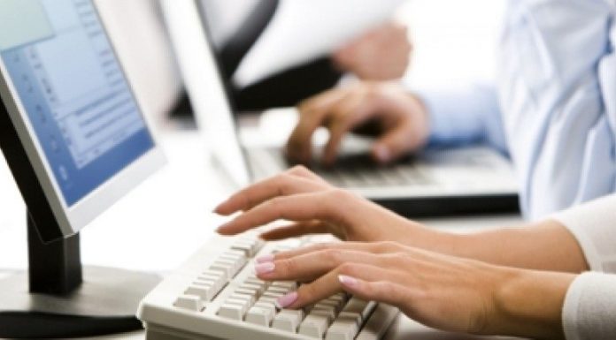 Au fost stabiliți operatorii de calculator pentru prezidențiale