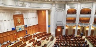 Moțiune într-o sală goală