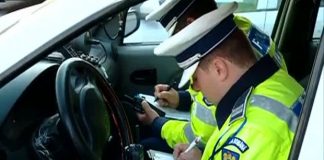 Patru bărbați cu permisele suspendate, prinși la volan