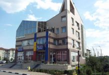 Își primesc salariile cu întârziere