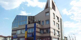 Își primesc salariile cu întârziere