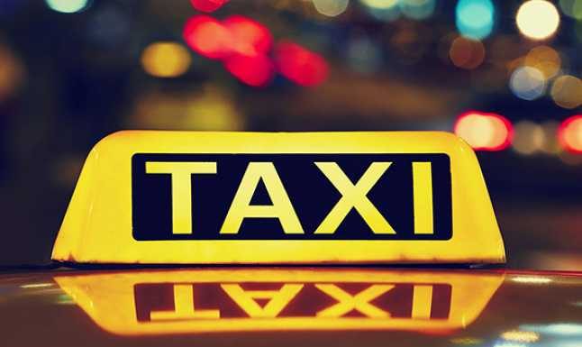 Târgu Jiu: Bărbat rănit după ce a fost târât pe capota unei mașini de tip taxi