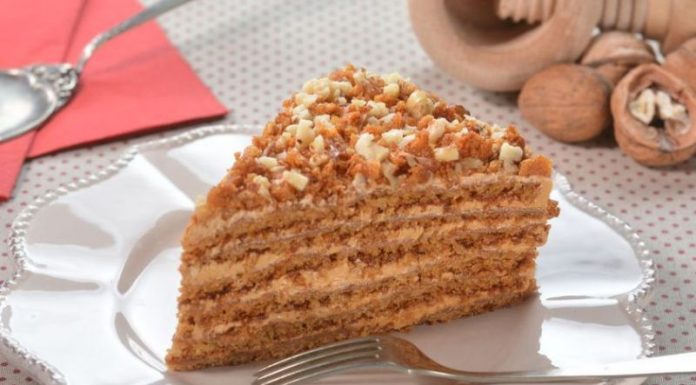 Reţeta săptămânii – Tort cu nucă şi mascarpone