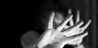 Cercetat după ce și-a bătut mama