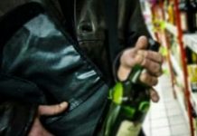 Tânără reținută într-un dosar de furt calificat