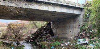 Turburea, comuna înghițită de gunoaie! Ultima amendă pentru primărie este de 10.000 de lei