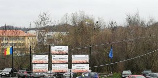 Protest cu bannere la EXPERT PETROLEUM Țicleni: ,,Vrem salariu decent pentru muncă decentă”!