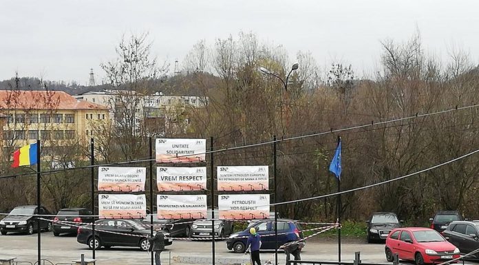 Protest cu bannere la EXPERT PETROLEUM Țicleni: ,,Vrem salariu decent pentru muncă decentă”!