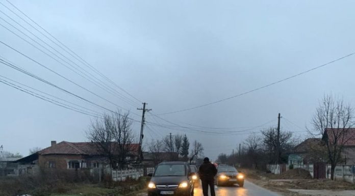 VIDEO: Consilierul liberal Banța, la un pas să fie linșat de cărăușii DEVOTAnȚI din Turburea