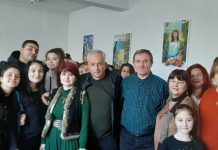 Proiectul ,,Petale de suflet” continuă – Meloterapeutul Iovu a încântat elevii Liceului de Arte ,,Constantin Brăiloiu” din Târgu-Jiu!