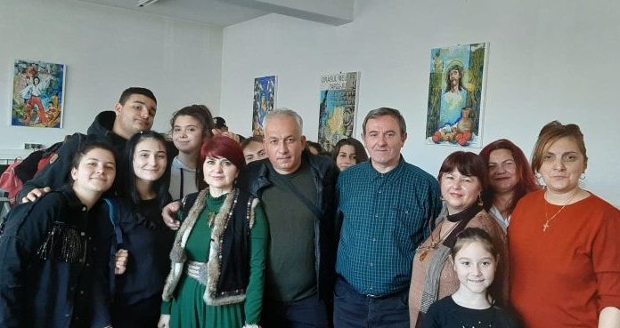 Proiectul ,,Petale de suflet” continuă – Meloterapeutul Iovu a încântat elevii Liceului de Arte ,,Constantin Brăiloiu” din Târgu-Jiu!