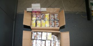 Vânzător de petarde pe Facebook, prins de polițiști