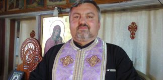 Educaţia…şi Lecţia de viaţă – Preotul care sfinţeşte lemnul şi înfrumuseţează biserica sfinţitoare de oameni!