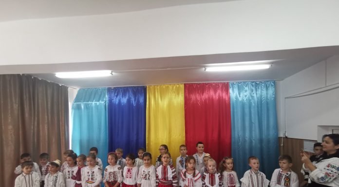 FOTO: Ziua Națională, sărbătorită și de elevii Școlii Gimnaziale „Pompiliu Marcea”